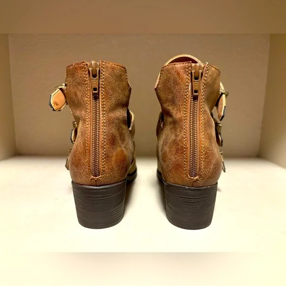 Ariat Tan Leather Ankle Boots with Buckle Detail Women’s Size 9 - Picture 3 of 8